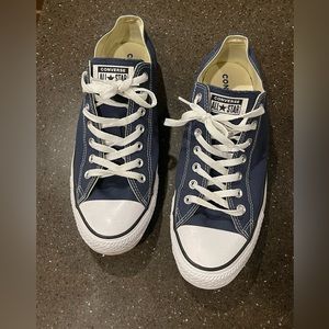 Men’s Size 12 Women’s size 14 Navy Low Top Converse